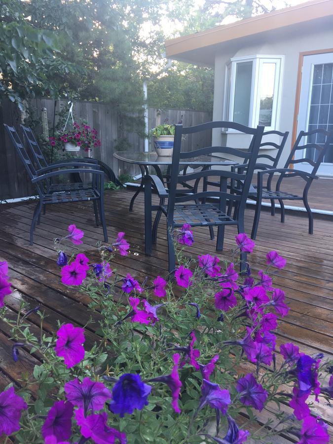 Mediterranean Edmonton B&B Exterior foto